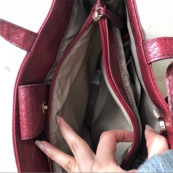 Liz Claiborne Faux Alligator Purse - Picture 7 of 9